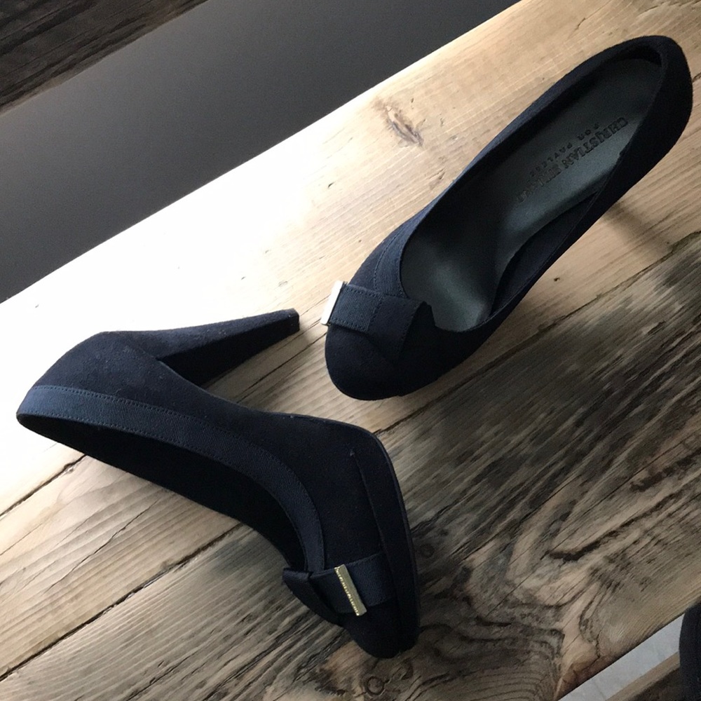 Black Velour Pump